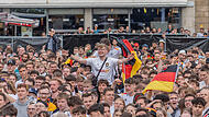 Bamberg feiert ausgelassen den Sieg der Nationalmannschaft auf Fanmeile