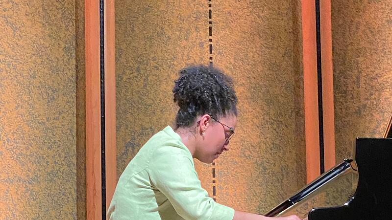 Mirabelle Kajenjeri bei der Klaviermatinee im Rossini-Saal.