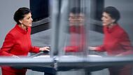 Sahra Wagenknecht (fraktionslos) spricht im Bundestag bei der Debatte zum Nachtragshaushalt 2023.