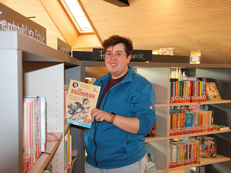 Bibliotheksleiterin Cindy Paulus nimmt mit auf einen Rundgang durch die Hammelburger Bücherei. Bibliotheksleiterin Cindy Paulus nimmt mit auf einen Rundgang durch die Hammelburger Bücherei.