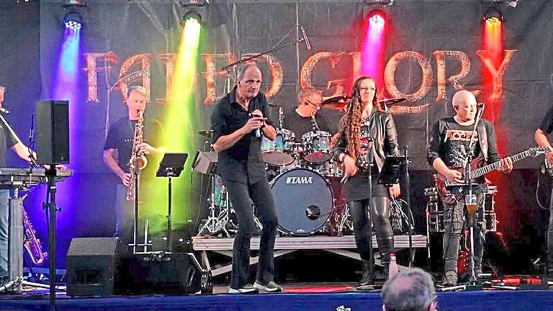 Die Formation Faded Glory ist auf bestem Weg, „Kult-Band“ zu werden.Forchheim & Fränkische Schweiz Die Formation Faded Glory ist auf bestem Weg, „Kult-Band“ zu werden.Forchheim & Fränkische Schweiz