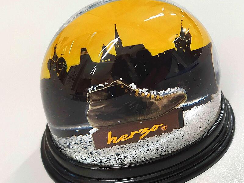 Hie Herzogenauracher Schneekugel Hie Herzogenauracher Schneekugel