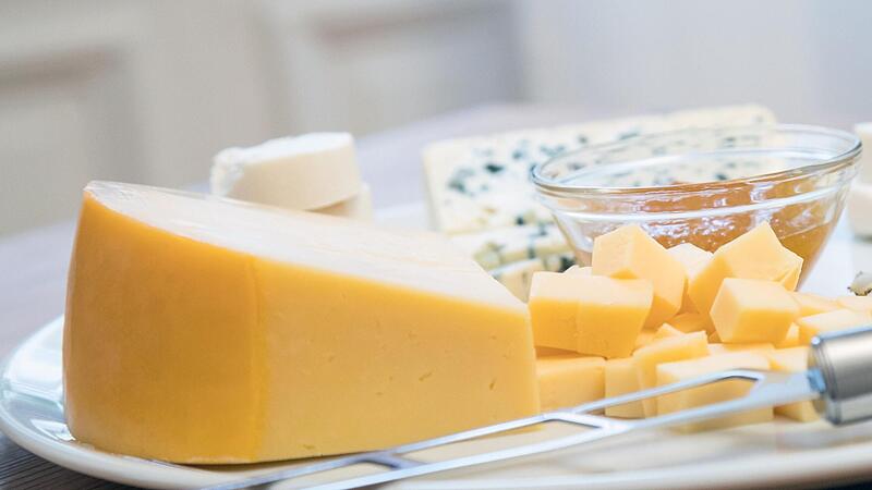 Hart oder Weichk&auml;se? Welche f&uuml;r einen Welsh-Rarebit taugen, muss man testen.