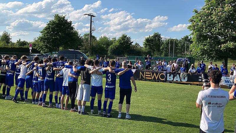 Jubel beim FC 06 Bad Kissingen: Durch das 2:0 in Dampfach ist der Landesliga-Klassenerhalt fix.