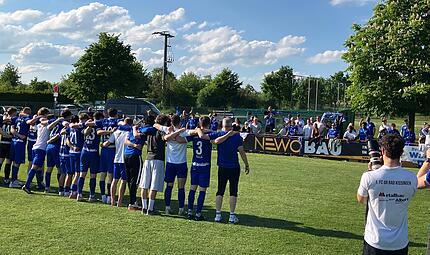 Jubel beim FC 06 Bad Kissingen: Durch das 2:0 in Dampfach ist der Landesliga-Klassenerhalt fix.