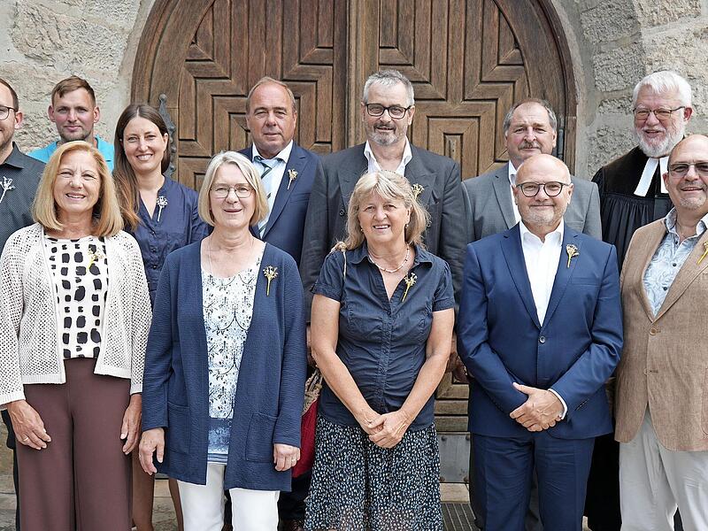 W&auml;hrend die Gruppengr&ouml;&szlig;e der Silbernen Konfirmanden (25 Jahre) mit drei Anwesenden recht &uuml;berschaubar war, stellten die Goldenen Konfirmanden (50 Jahre) die gr&ouml;&szlig;te Gruppe.