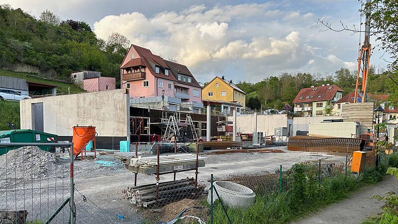 Die Bauarbeiten f&uuml;r den neuen Kindergarten in Obernbreit laufen z&uuml;gig voran, so B&uuml;rgermeisterin Susanne Knof, die weitere Auftragsvergaben dazu bekannt gab.