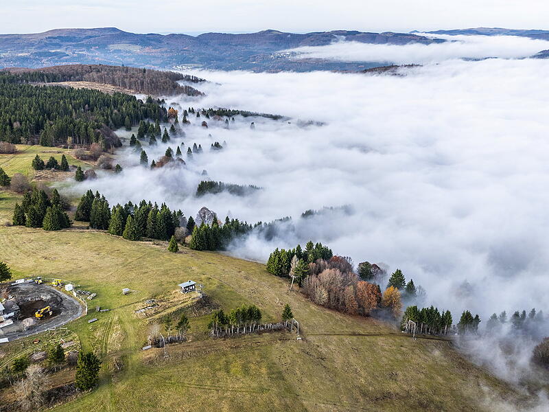 Die Kissinger Hütte ist bekannt für die schöne Aussicht über die Rhön. Die Kissinger Hütte ist bekannt für die schöne Aussicht über die Rhön.