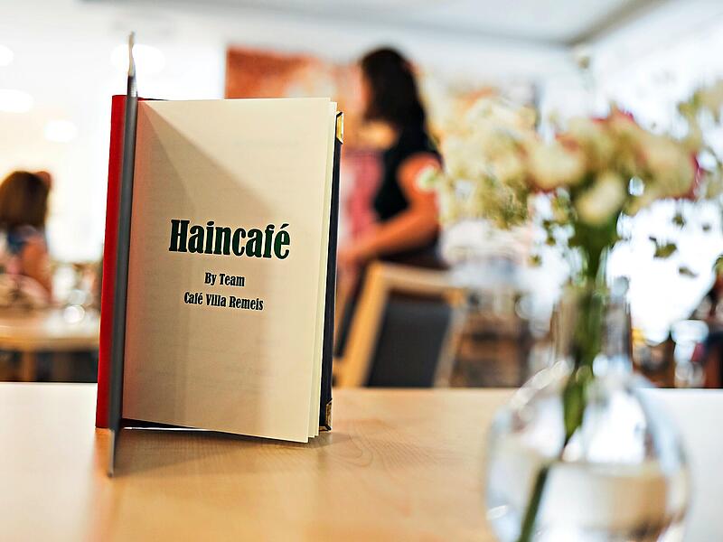 Das neue Haincaf&eacute; &ouml;ffnet heute in der Hainstra&szlig;e 24 &ndash; mit Spezialit&auml;ten der Villa Remeis.Michael Gr&uuml;ndel