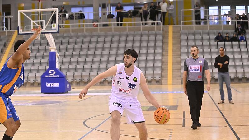Finn D&ouml;ntgens, hier im Heimspiel gegen Speyer, brachte im dritten Viertel als Einziger mit acht erfolgreichen Freiw&uuml;rfen Z&auml;hlbares aufs Scoreboard des BBC Coburg.