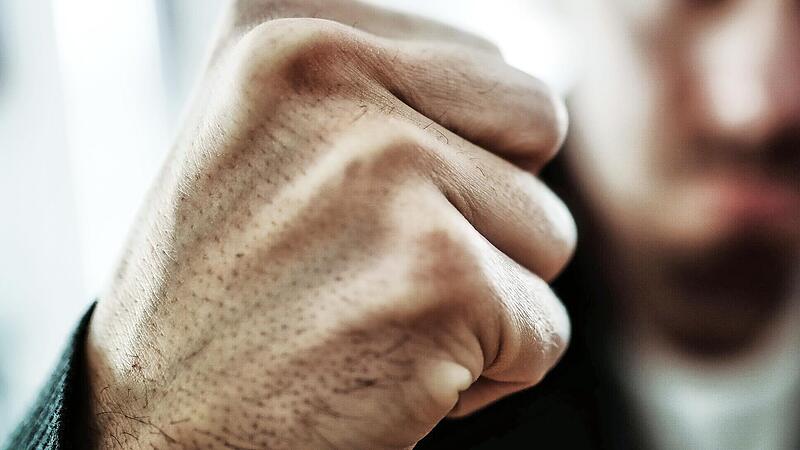 Ein 73-J&auml;hriger musste sich vor Gericht wegen eines eskalierten Nachbarschaftsstreit verantworten.