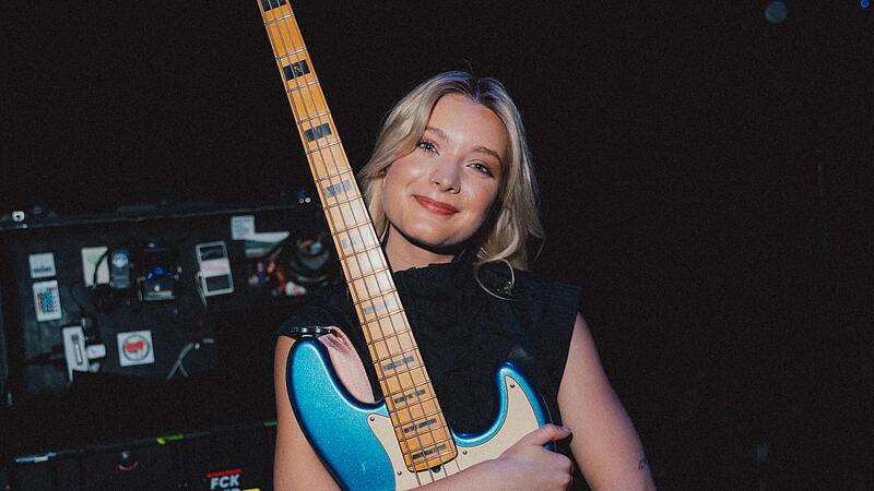 Jung, sch&ouml;n und erfolgreich: Die Bassistin Lisa K&ouml;berlein aus H&ouml;chstadt.
