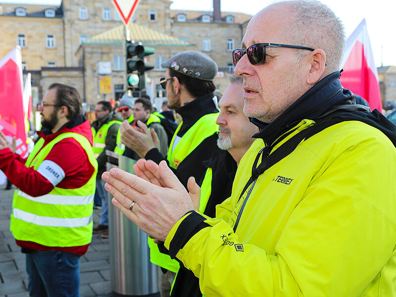 In Bamberg streiken Busfahrer für einen höheren Lohn In Bamberg streiken Busfahrer für einen höheren Lohn