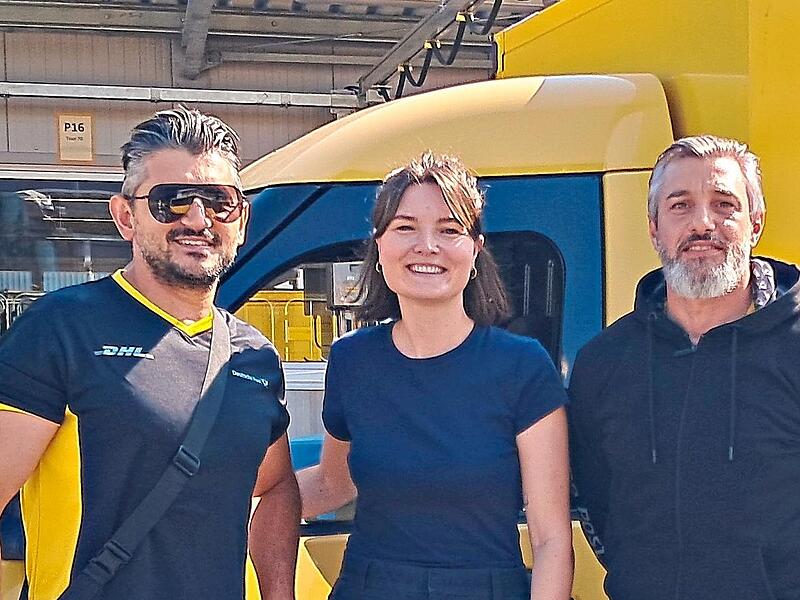 Die Gesprächspartner: Zusteller Mamed Aga (links), Pressesprecherin Jasmin Derflinger (DHL und Deutsche Post Süddeutschland), Standortleiter Hakan Bozkaya. Die Gesprächspartner: Zusteller Mamed Aga (links), Pressesprecherin Jasmin Derflinger (DHL und Deutsche Post Süddeutschland), Standortleiter Hakan Bozkaya.