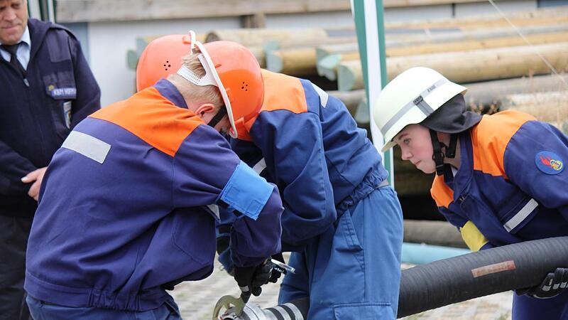 Auch die Feuerwehr braucht junge Nachwuchskräfte. Auch die Feuerwehr braucht junge Nachwuchskräfte.