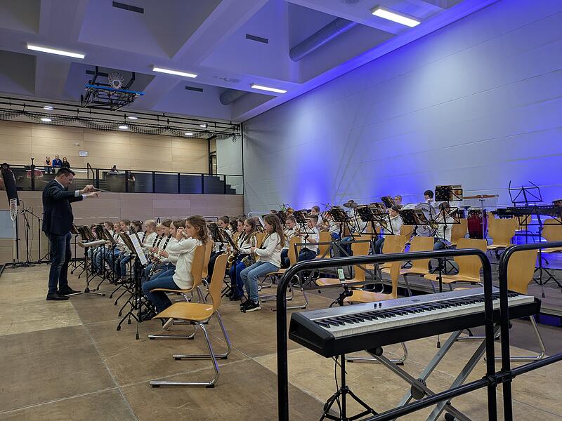 Die Bläserklassen traten als erste auf.Frühjahrskonzert der Musikschule Münnerstadt Die Bläserklassen traten als erste auf.