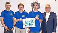 Im Bild von links: Stellvertretender Vorsitzender Robin Zapf, Kassenpr&uuml;fer Linus M&uuml;ller, Vorsitzender Kevin Zapf und B&uuml;rgermeister Harald H&uuml;bner.