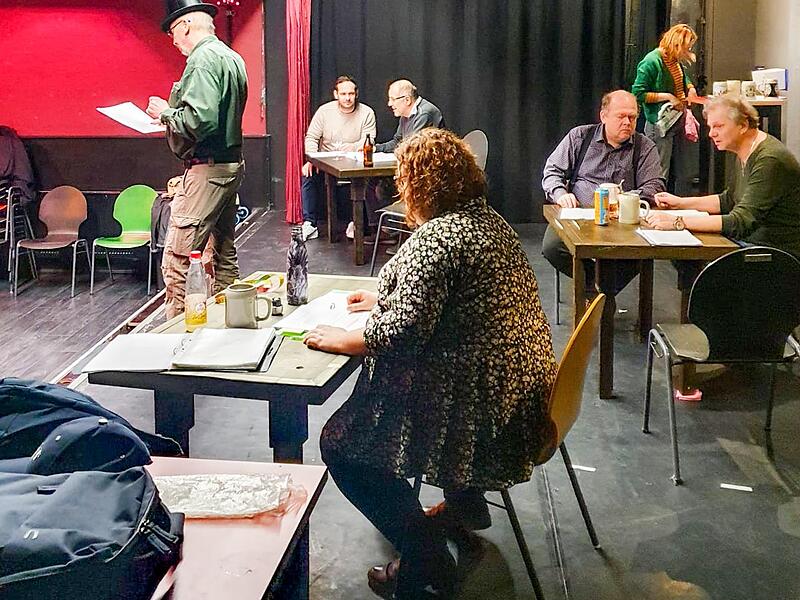 Das Statttheater bei den Proben für ihr neues Stück „Tod im Kellerwald“.Forchheim & Fränkische Schweiz