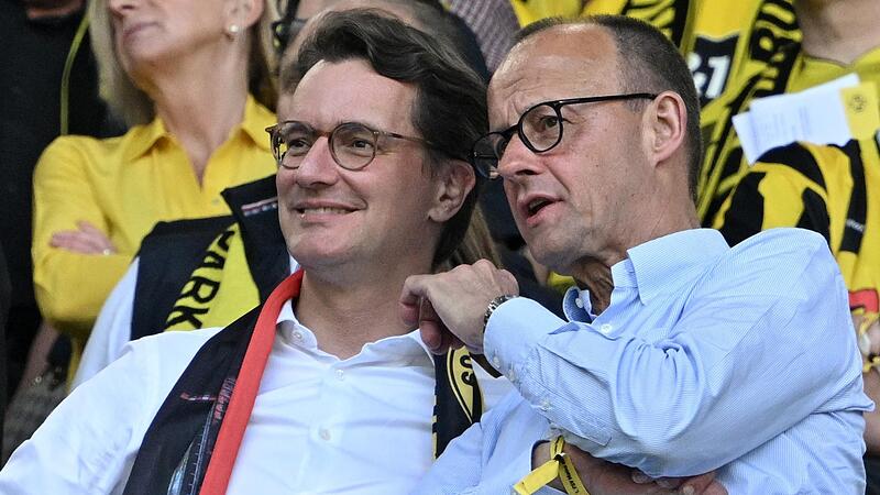 Hendrik W&uuml;st (links) und Friedrich Merz beim gemeinsamen Besuch im Dortmunder Westfalen-Stadion.