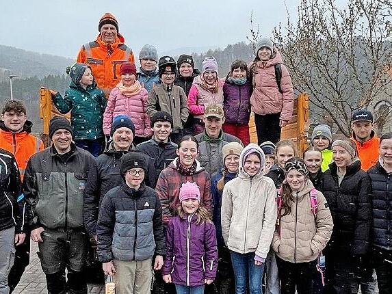 Die Sammlerinnen und Sammler aus Oberbach. Die Sammlerinnen und Sammler aus Oberbach.