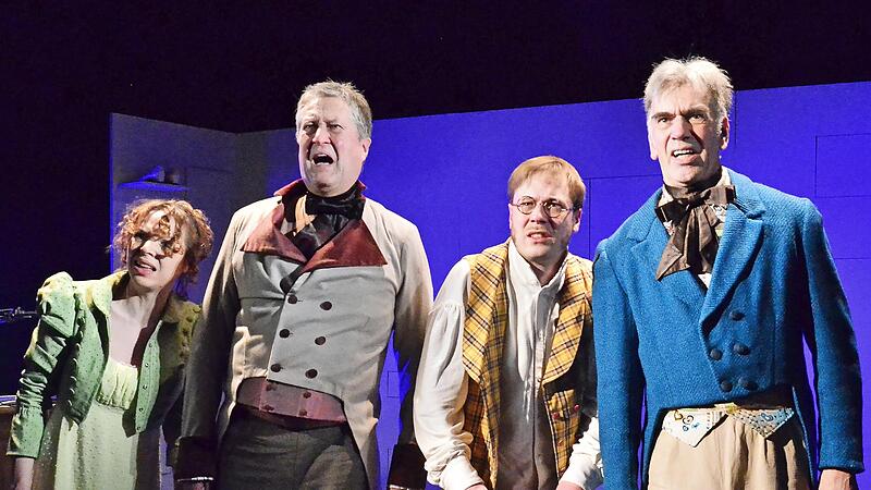 Die vier Schauspieler Anna Schindlbeck, Marc Marchand, Ingo Pfeiffer und Yannick Rey des Maßbacher Theaters schlüpfen in Frankenstein in 26 verschiedene Rollen. Die vier Schauspieler Anna Schindlbeck, Marc Marchand, Ingo Pfeiffer und Yannick Rey des Maßbacher Theaters schlüpfen in Frankenstein in 26 verschiedene Rollen.