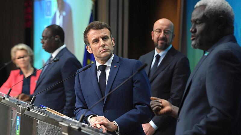 Zum Abschluss des EU-Afrika-Gipfels hat Frankreichs Pr&auml;sident Emmanuel Macron dem afrikanischen Kontinent umfassende Unterst&uuml;tzung zugesichert.