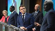 Zum Abschluss des EU-Afrika-Gipfels hat Frankreichs Präsident Emmanuel Macron dem afrikanischen Kontinent umfassende Unterstützung zugesichert.