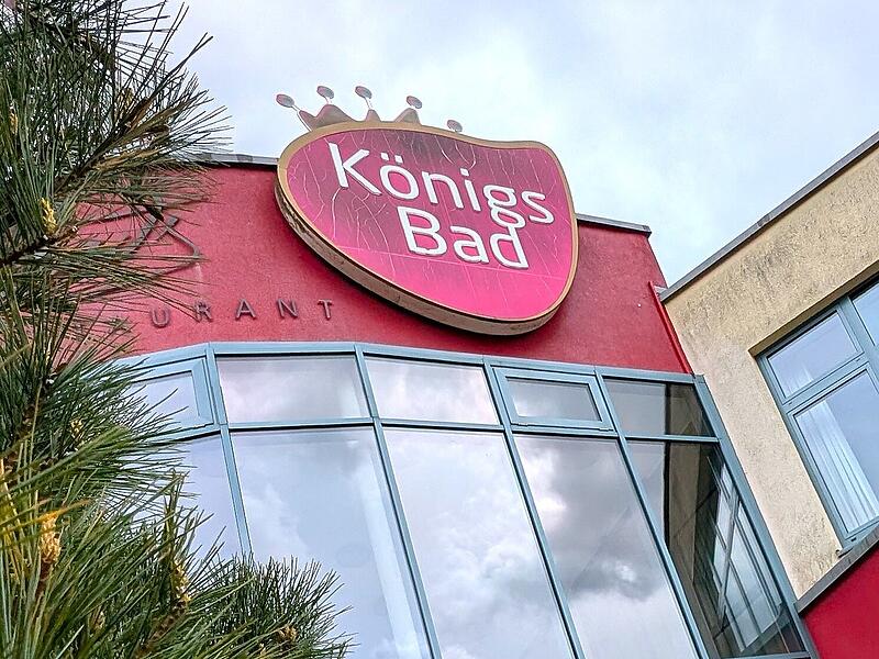 Besucherinnen und Besucher des Königsbads müssen sich ab Dezember wohl warm anziehen: Die Preise sollen steigen. Und zwar im Bad und in der Sauna.