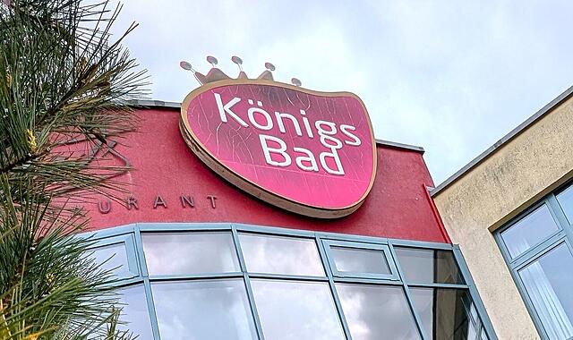 Besucherinnen und Besucher des Königsbads müssen sich ab Dezember wohl warm anziehen: Die Preise sollen steigen. Und zwar im Bad und in der Sauna.