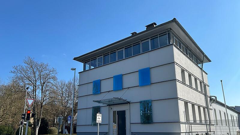 Ende 2024 ist Dietze & Schell hier ausgezogen. Jetzt zieht bald die S&Uuml;C in das Geb&auml;ude in der Karchestra&szlig;e 1.