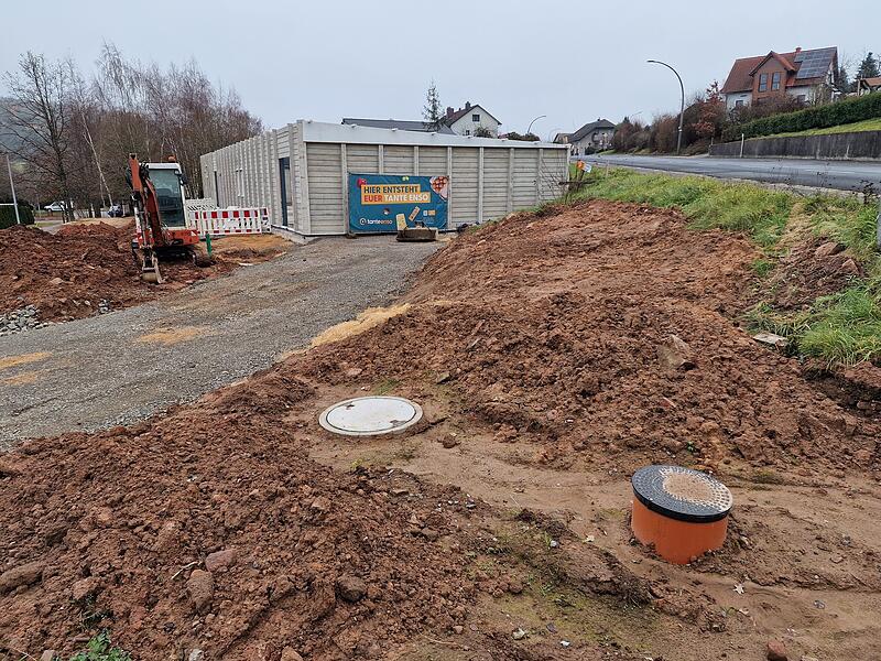 Probleme mit den Anschlüssen sorgten für einen Baustopp auf der Baustelle für Premich Tante-Enso-Laden. Probleme mit den Anschlüssen sorgten für einen Baustopp auf der Baustelle für Premich Tante-Enso-Laden.