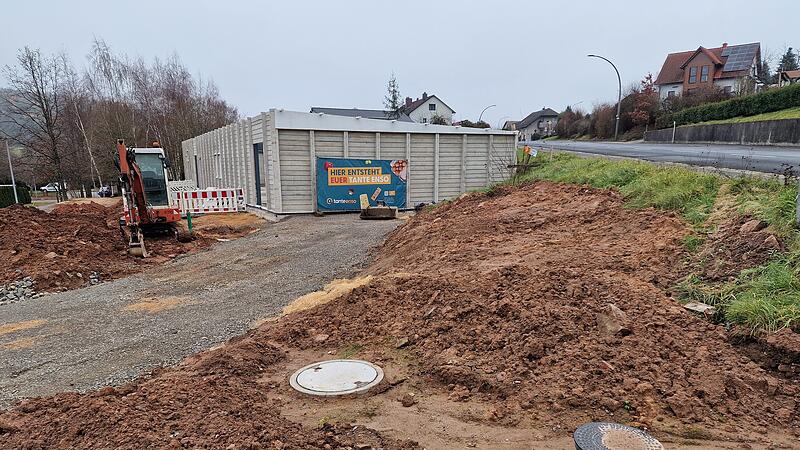 Probleme mit den Anschl&uuml;ssen sorgten f&uuml;r einen Baustopp auf der Baustelle f&uuml;r Premich Tante-Enso-Laden.