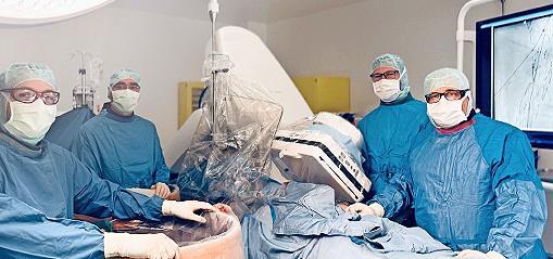 Gefäßchirurgische Operationen werden am Rhön-Klinikum Campus Bad Neustadt in einem sogenannten Hybrid-Operationssaal durchgeführt.