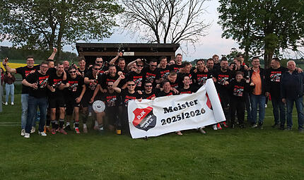 60 Jahre DJK: Königsfeld feiert Verein und Aufstieg Als Meister der A-Klasse 2 kehrt Königsfeld in die Kreisklasse zurück. Am letzten Juniwochenende wird der 60. Geburtstag der DJK umso ausschweifender gefeiert.