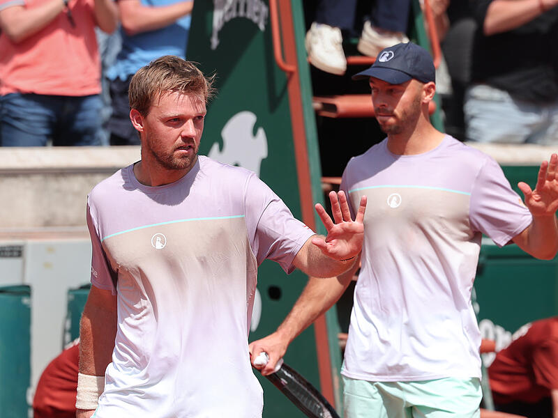 Verhei&szlig;ungsvoller Start in Paris: Kevin Krawietz (vorne) und Tim P&uuml;tz stehen bei den French Open in der zweiten Runde.
