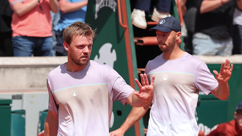 Verheißungsvoller Start in Paris: Kevin Krawietz (vorne) und Tim Pütz stehen bei den French Open in der zweiten Runde. Verheißungsvoller Start in Paris: Kevin Krawietz (vorne) und Tim Pütz stehen bei den French Open in der zweiten Runde.