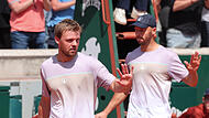 Verheißungsvoller Start in Paris: Kevin Krawietz (vorne) und Tim Pütz stehen bei den French Open in der zweiten Runde. Verheißungsvoller Start in Paris: Kevin Krawietz (vorne) und Tim Pütz stehen bei den French Open in der zweiten Runde.