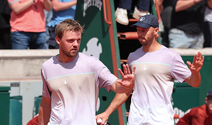 Verhei&szlig;ungsvoller Start in Paris: Kevin Krawietz (vorne) und Tim P&uuml;tz stehen bei den French Open in der zweiten Runde.