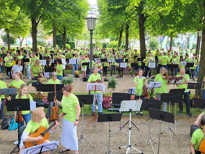 Auch die Musikerinnen und Musiker des BBC orchestra treffen langsam ein