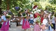 Die Kinder zeigten auf dem Podium am Festplatz verschiedene Vorführungen.