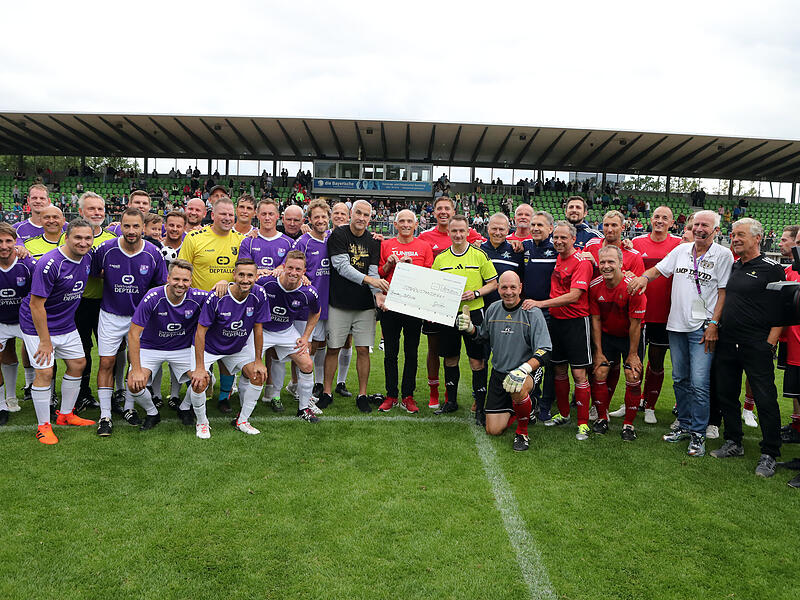 12.500 Euro, das ist die Summe auf dem Spendenscheck nach dem Sternstundenspiel in Bamberg.
