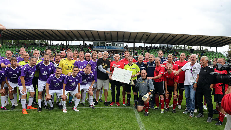 12.500 Euro, das ist die Summe auf dem Spendenscheck nach dem Sternstundenspiel in Bamberg. 12.500 Euro, das ist die Summe auf dem Spendenscheck nach dem Sternstundenspiel in Bamberg.