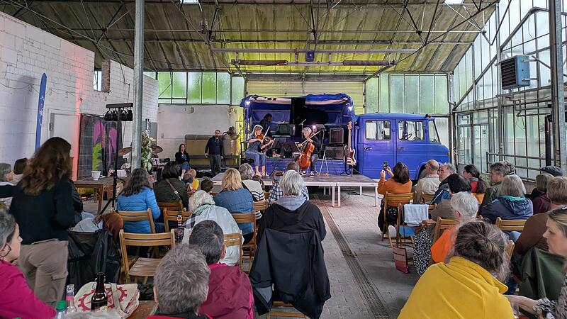 Das Team des Blauen Eumel er&ouml;ffnete die Sommernutzung im Treibhaus.