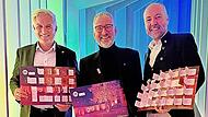 Pr&auml;sident LC Trimburg- Saaletal Gerd Kunert, Leiter Arbeitskreis Adventskalender Peter Brandler und der Pr&auml;sident LC HAB-BRK Matthias Graeber.