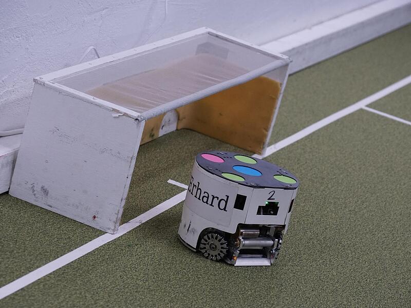 Roboterfußball lockte viele Zuschauer. Roboterfußball lockte viele Zuschauer.