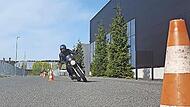 Der schnelle Slalom war eine der &Uuml;bungen f&uuml;r die Teilnehmer des Fahrsicherheitstrainings.