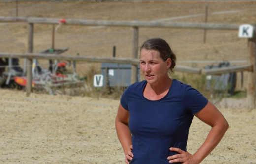 Christina Seufert während des Reitunterrrichts Christina Seufert während des Reitunterrrichts