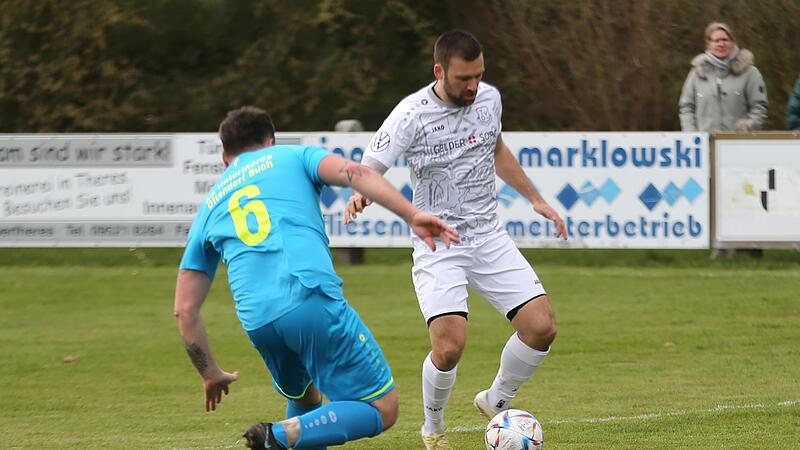 Die SG Obertheres um Felix Hart (re.) verlor das Derby gegen die SG Untertheres um Patrick Schmitt (li.) deutlich.