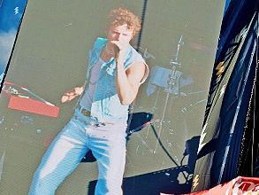 Nach ihrem Doppelsieg im Bundesfinale 2024 lud das Lutzi-Festival Udo West 2025 auf die Hauptb&uuml;hne ein. Das Local Heroes Bayern Team war nat&uuml;rlich dabei und schwenkte stolz seine Fahne.