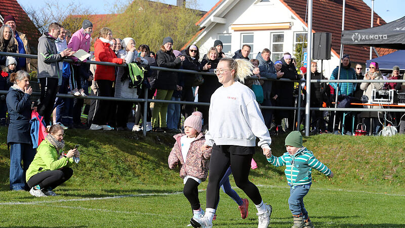 Bei der 22. Auflage des Fr&uuml;hlingslaufs des SV Merkendorf waren etwa 200 Starter dabei.